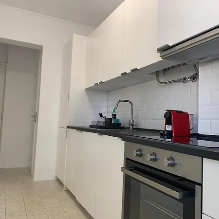 Charming 3 Bedroom In The Centre Of *