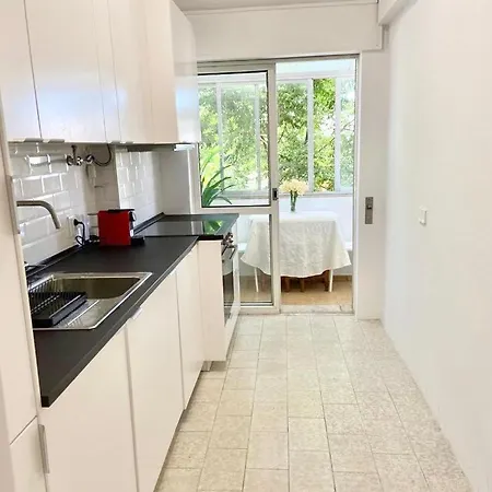 Charming 3 Bedroom In The Centre Of Apartmán