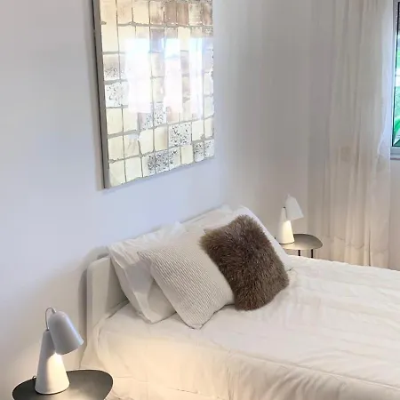 Charming 3 Bedroom In The Centre Of *